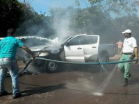 21/08/2015 - Caminhonete da SEMA pega fogo EM São Félix do Araguaia