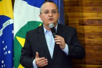 18/09/2015 - Corte de gastos é uma das 'armas contra a crise, diz Taques 