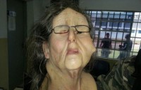 27/10/2015 - Detento é flagrado ao tentar fugir usando máscara e roupas de mulher