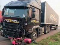 24/11/2015 - Acidente com carreta da dupla Jorge e Mateus deixa um morto 