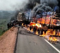 16/12/2015 - Três morrem em grave acidente na BR-158 próximo a Vila Rica  