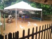 28/01/2016 - Água já começa a alcançar as casas do Bairro Alagado em São Félix do Araguaia 