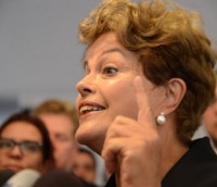 30/03/2016 - Inabilidade política: Dilma esfrega cargos e PMDB reafirma ruptura