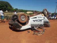 02/05/2016 - Viatura da Polícia Militar capota durante perseguição a motociclista em São Félix do Araguaia 
