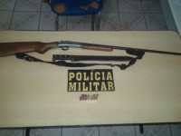 15/06/2016 - PM prende 3 homens por porte ilegal de arma de fogo e crime ambiental em Novo Santo Antônio 