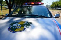 27/06/2016 - Policial é baleada depois de trocar tiros com assaltante  