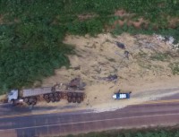 30/03/2017 - BR-158 - Acidente próximo ao Alo Brasil deixa pista parcialmente bloqueada 