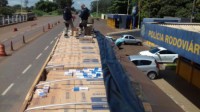 04/04/2017 - PRF apreende em Jataí carga de 1,7 milhão de reais em cigarros contrabandeados