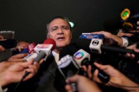 05/05/2017 - Planalto avalia que situação de Renan chegou a 'nível insustentável'   Leia mais: h