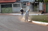 02/06/2017 - Sob o sol, garis reclamam de horário de trabalho e falta de diálogo com secretário em Vila Rica 