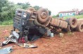 30/01/2016 - BR-163 - Motorista perde direção de carreta, tomba e morre preso às ferragens  