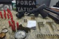 08/05/2017 - PM apreende arsenal de armas e 4 ligados a bandido morto são presos 
